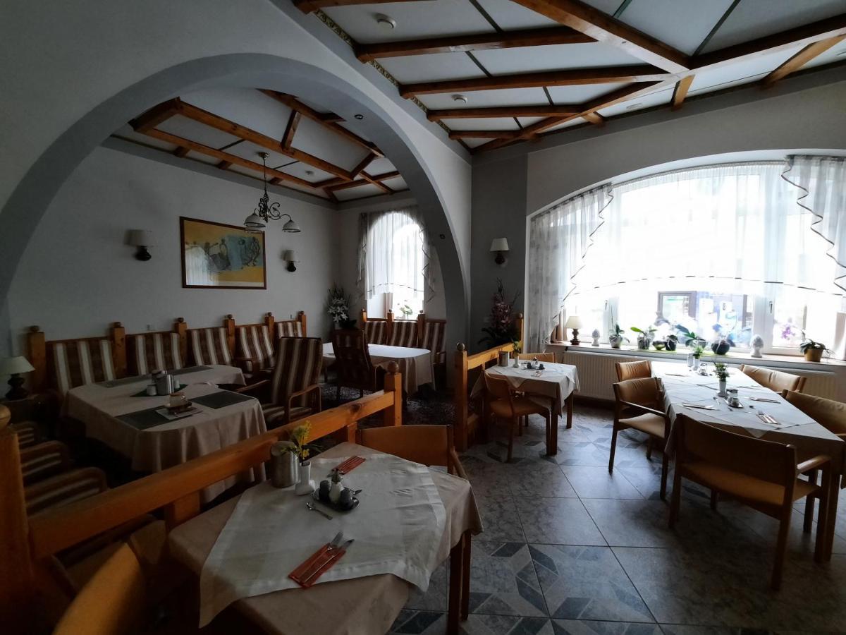 Hotel Koruna Jeseník エクステリア 写真