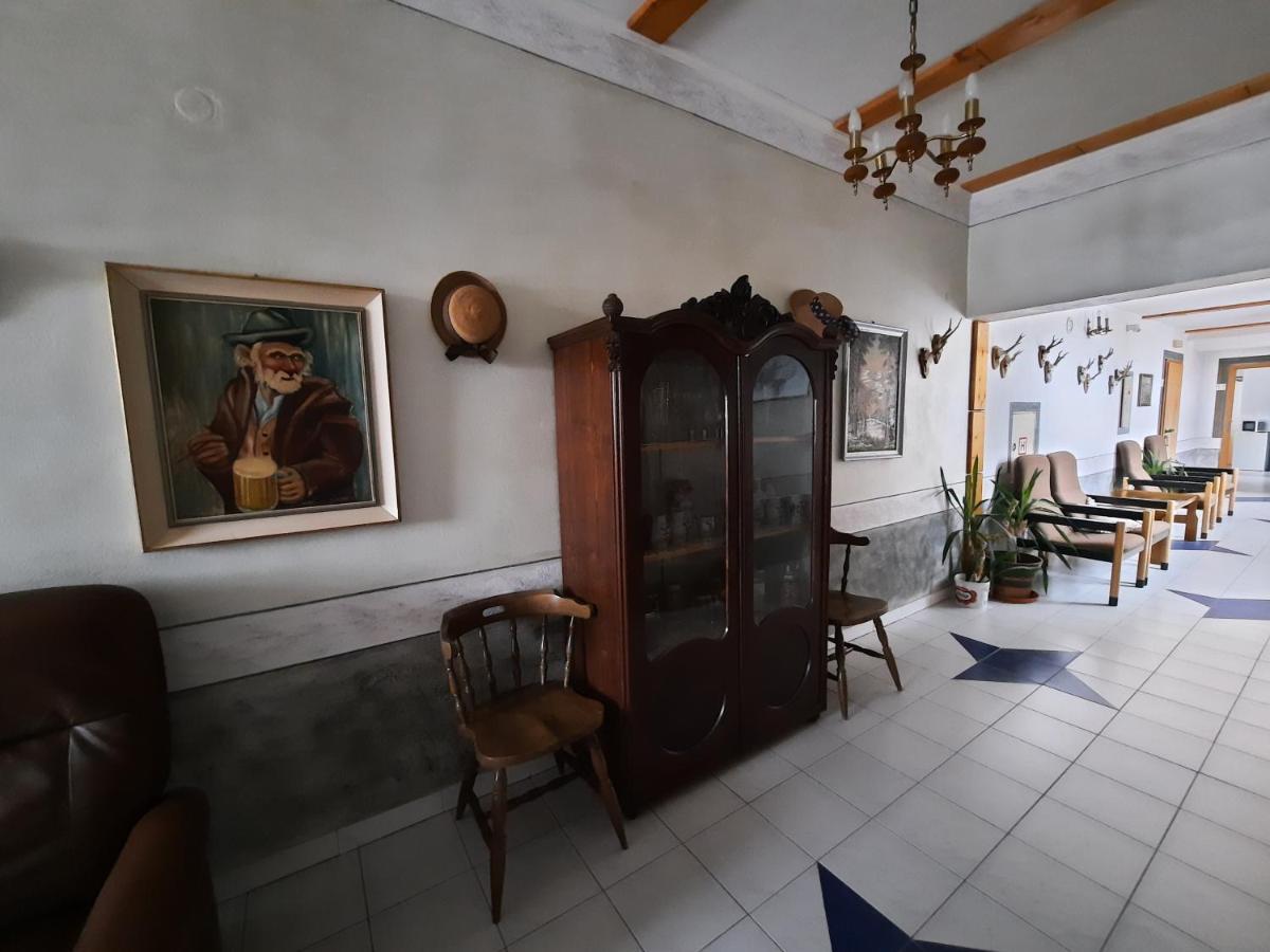 Hotel Koruna Jeseník エクステリア 写真