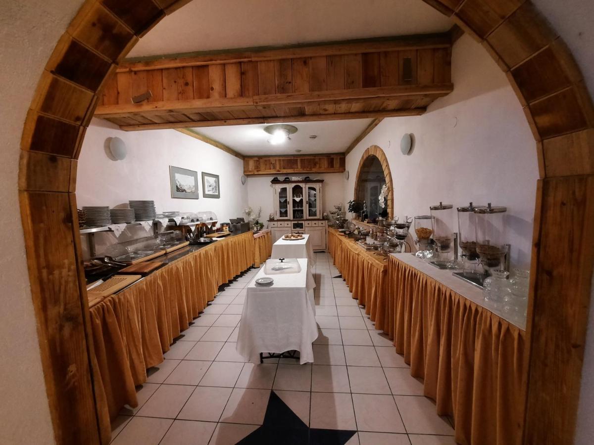Hotel Koruna Jeseník エクステリア 写真