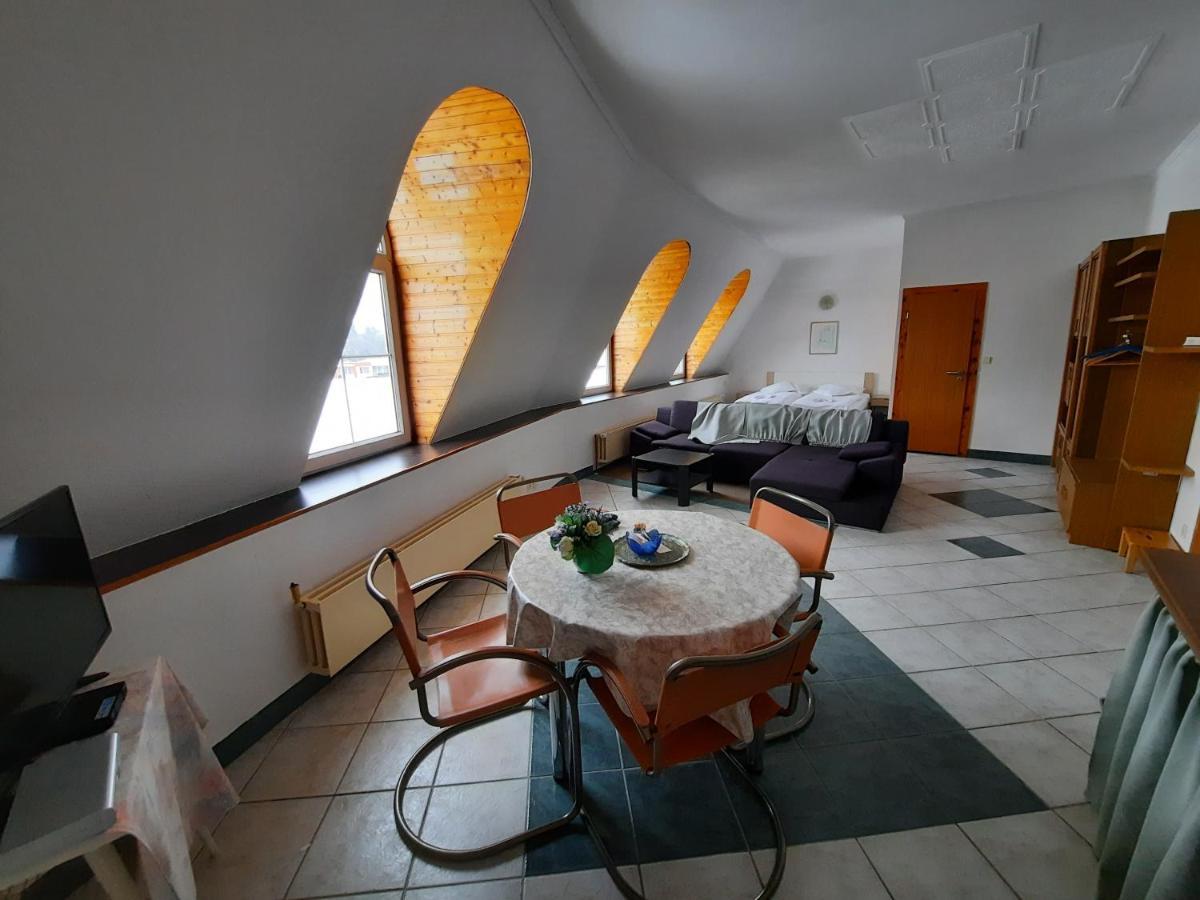 Hotel Koruna Jeseník エクステリア 写真