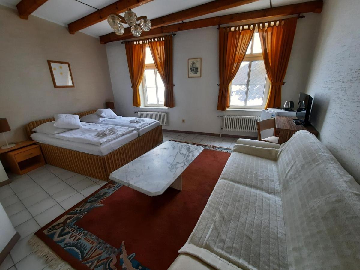 Hotel Koruna Jeseník エクステリア 写真
