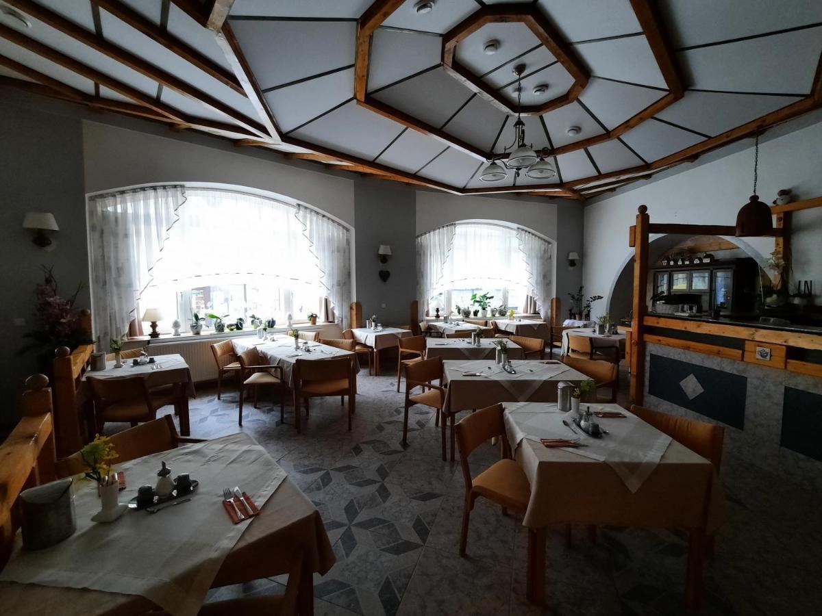 Hotel Koruna Jeseník エクステリア 写真