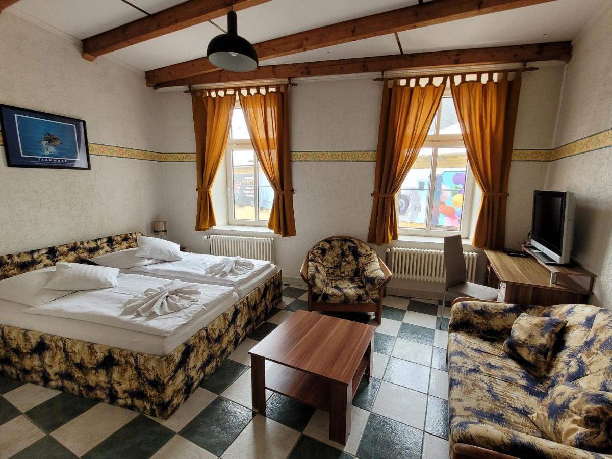 Hotel Koruna Jeseník エクステリア 写真