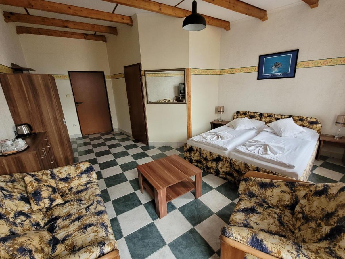 Hotel Koruna Jeseník エクステリア 写真