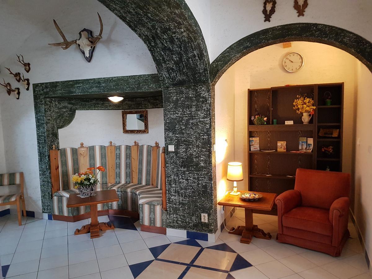Hotel Koruna Jeseník エクステリア 写真