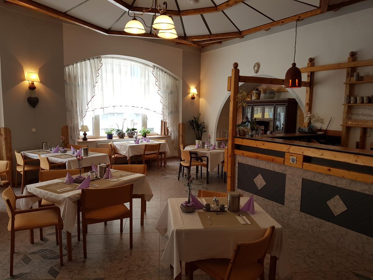 Hotel Koruna Jeseník エクステリア 写真